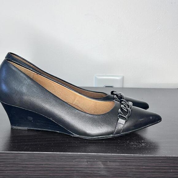 Sofft Black Wedge Leather‎ Pointed Toe with chain details Women's size 7 - Picture 1 of 6